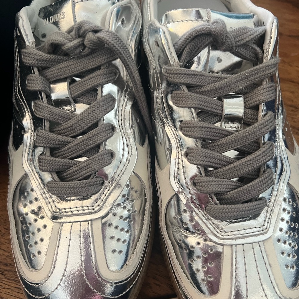 ALOHAS Women's Metallic Silver Sneakers